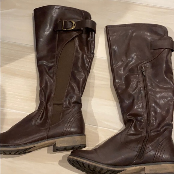 Woman’s tall Brown leather knee boots - Picture 2 of 2